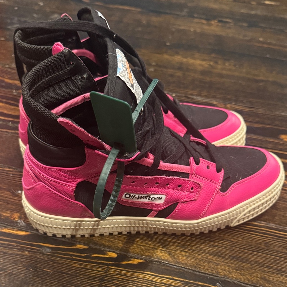 Off-White Women's Vibrant Pink and Black Sneakers